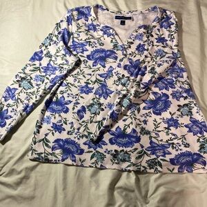 Karen Scott-
-White with Blue Floral Pattern-
-Women’s Large-
